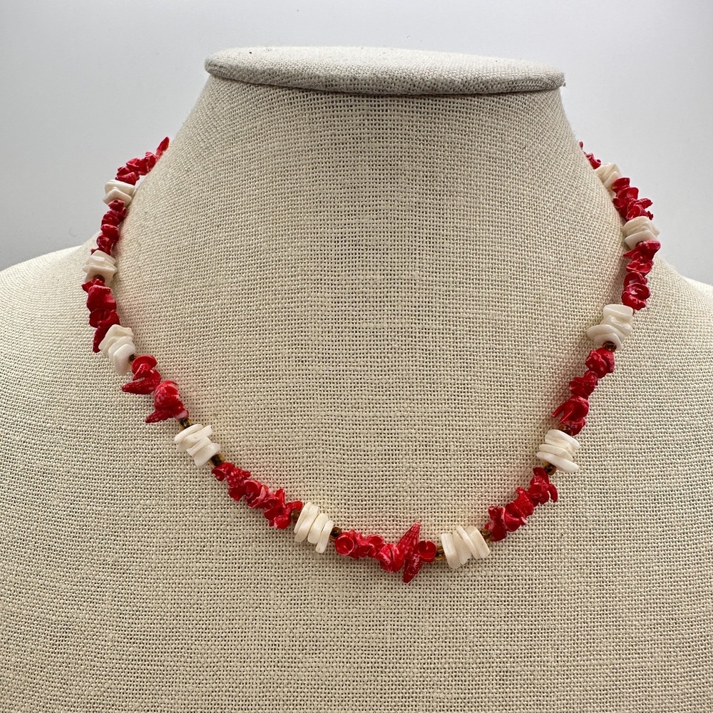 Vintage 90s Red White Chip Beaded Necklace Boho Women's Classic Fashion Jewelry